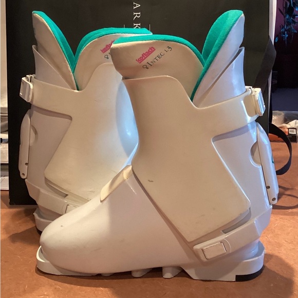 Women's White Winter Boots - Picture 3 of 7